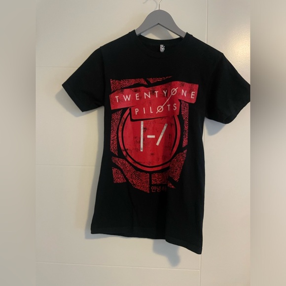 Twenty One Pilots Blurry Face Tour 2016 Canada Concert T shirt. Men’s small. - Picture 1 of 3